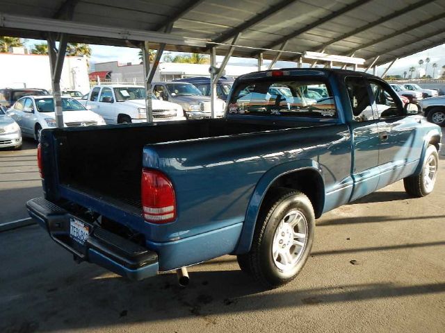 2004 Dodge Dakota L300 2 4DR SDN