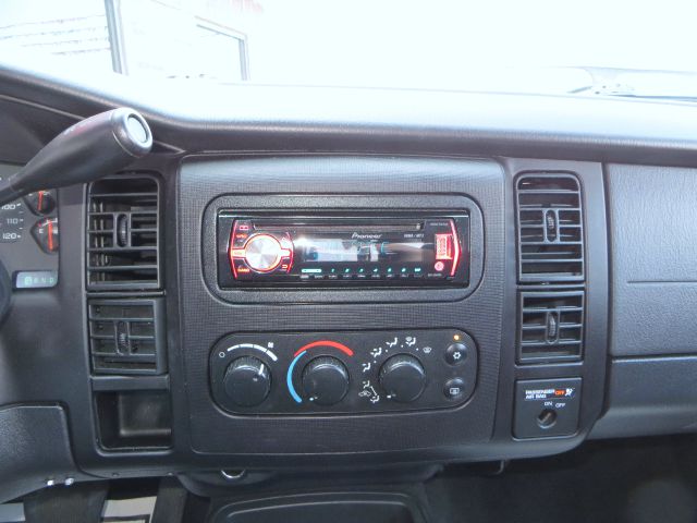 2004 Dodge Dakota L300 2 4DR SDN