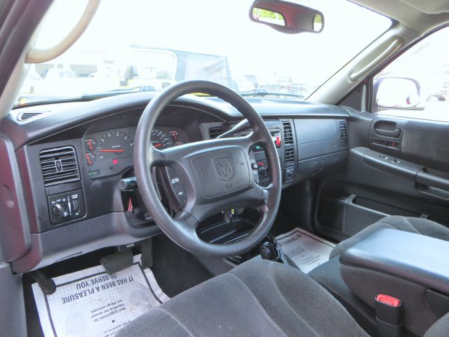 2004 Dodge Dakota L300 2 4DR SDN