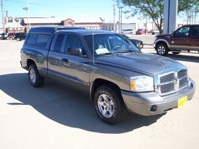 2005 Dodge Dakota Hybrid Sedan 4D