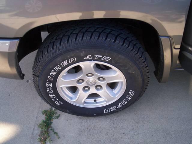 2005 Dodge Dakota Hybrid Sedan 4D