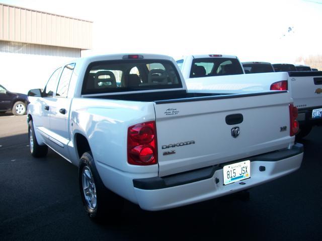 2005 Dodge Dakota LS ES