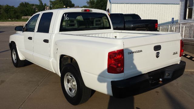 2005 Dodge Dakota 4dr LX 4WD Auto