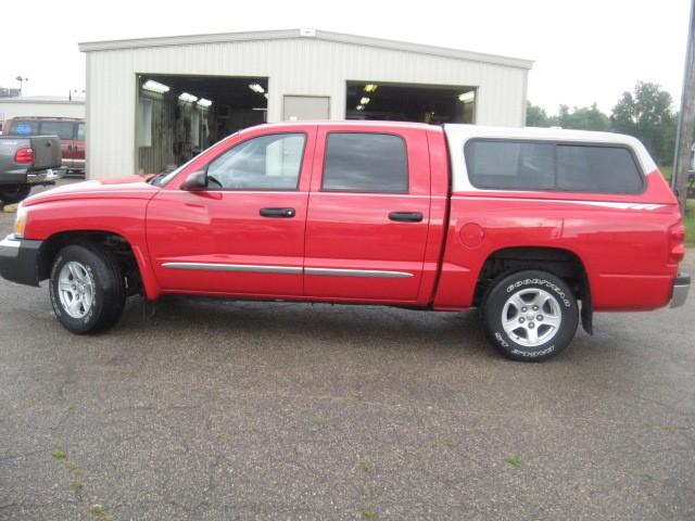 2005 Dodge Dakota XLT 2WD