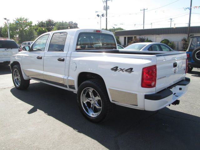 2005 Dodge Dakota 4dr LX 4WD Auto