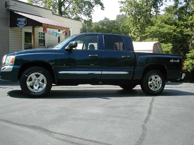 2005 Dodge Dakota 4d Wagon AWD