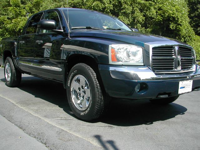 2005 Dodge Dakota 4d Wagon AWD