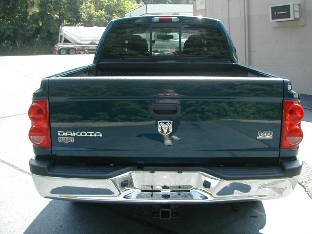 2005 Dodge Dakota 4d Wagon AWD