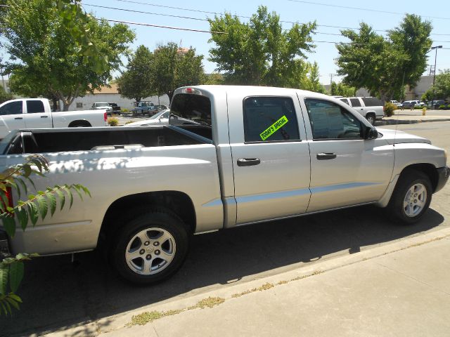 2005 Dodge Dakota LS ES