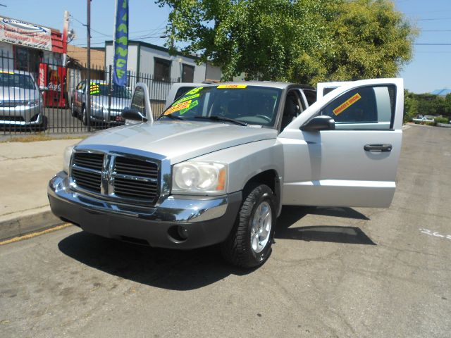 2005 Dodge Dakota LS ES