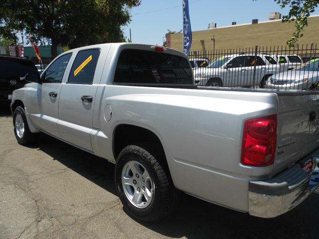 2005 Dodge Dakota LS ES