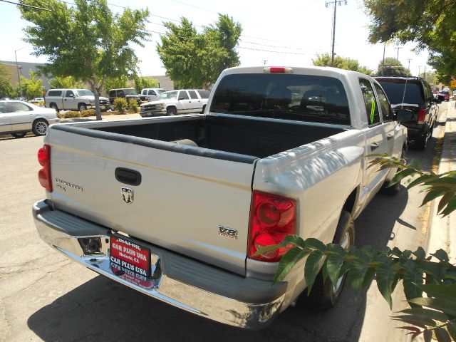 2005 Dodge Dakota LS ES