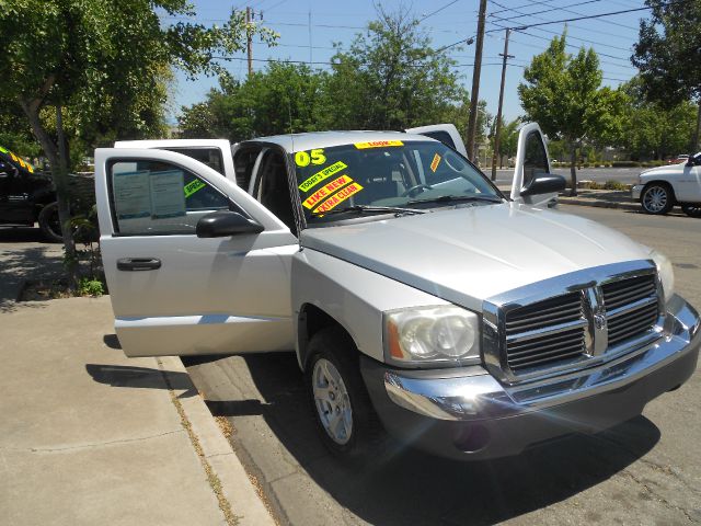 2005 Dodge Dakota LS ES