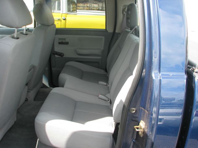 2005 Dodge Dakota Base