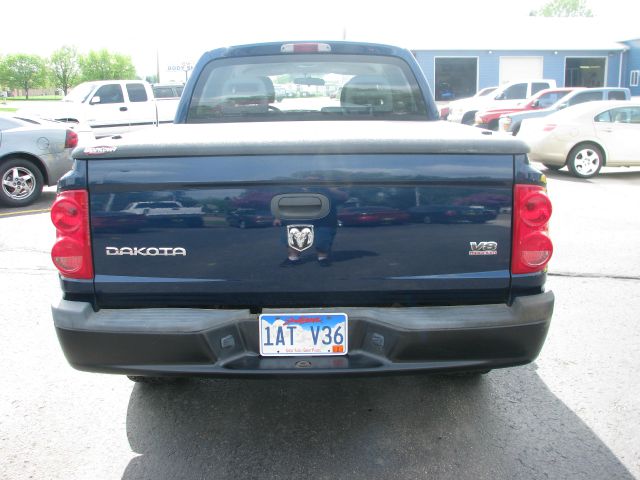 2005 Dodge Dakota Base