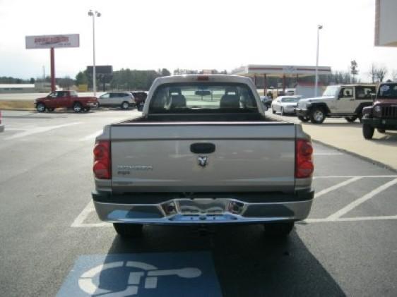 2005 Dodge Dakota SL2