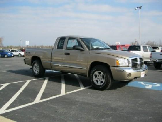 2005 Dodge Dakota SL2