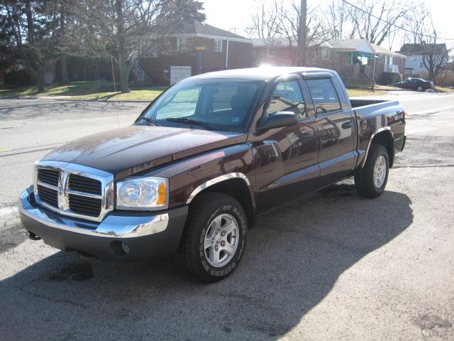 2005 Dodge Dakota Automatic Leather/sunroof