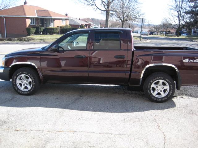 2005 Dodge Dakota Automatic Leather/sunroof