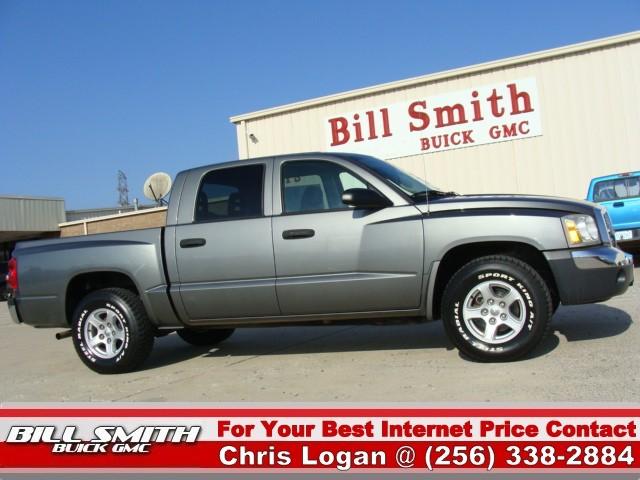 2005 Dodge Dakota 2WD Crew Cab 143.5