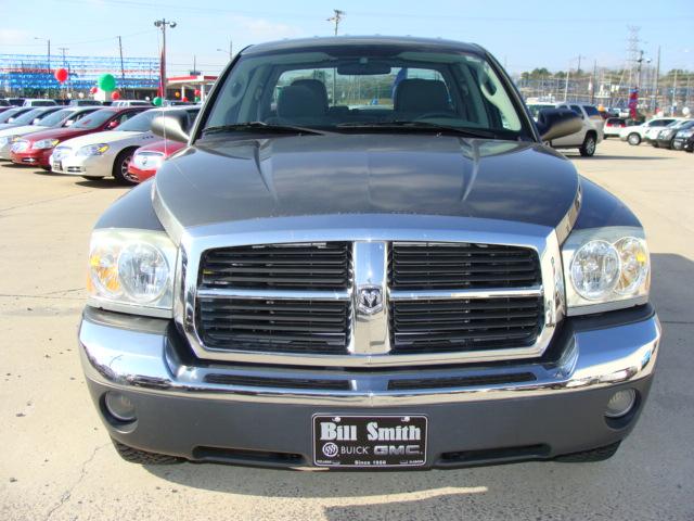 2005 Dodge Dakota 2WD Crew Cab 143.5