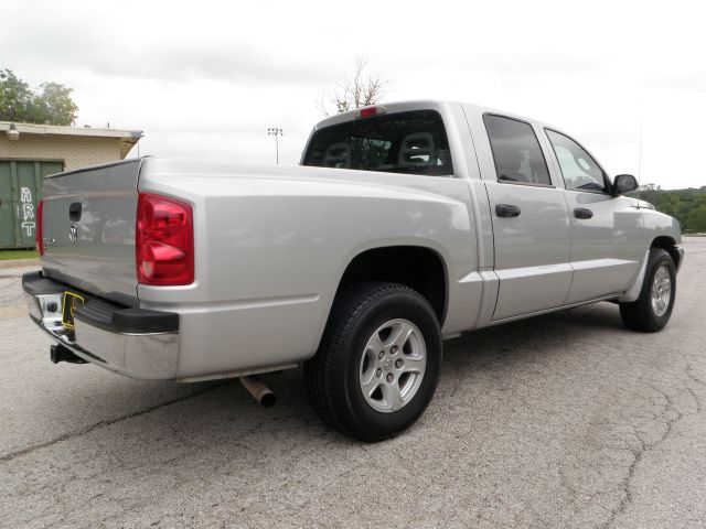 2005 Dodge Dakota LS ES