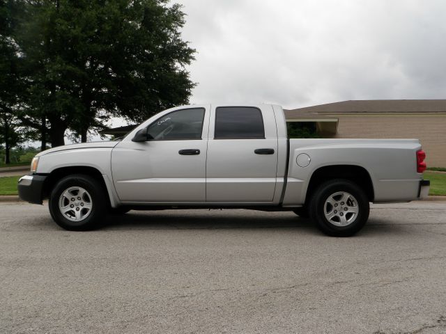 2005 Dodge Dakota LS ES