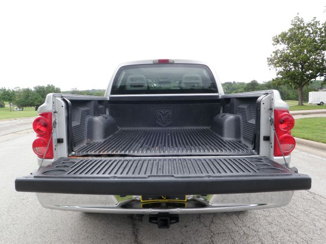 2005 Dodge Dakota LS ES