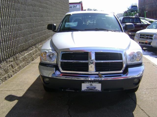 2005 Dodge Dakota SLT