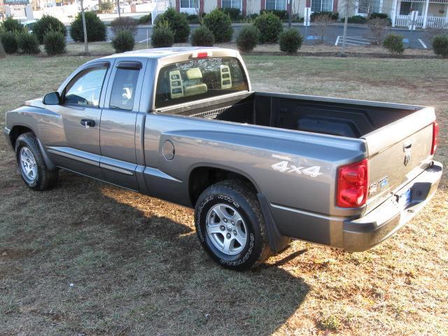 2005 Dodge Dakota SL2