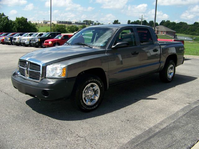 2005 Dodge Dakota 4dr LX 4WD Auto