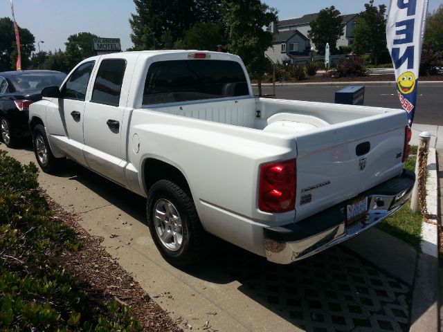 2005 Dodge Dakota LS ES