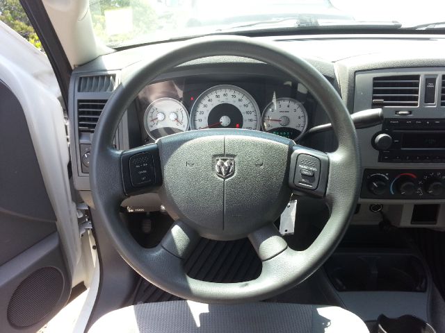 2005 Dodge Dakota LS ES