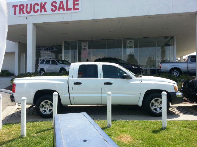 2005 Dodge Dakota LS ES