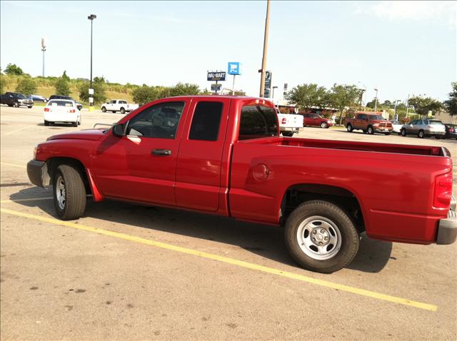 2006 Dodge Dakota C300 Sport Sedan 4D