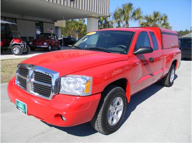 2006 Dodge Dakota 323i Sedan