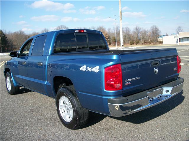 2006 Dodge Dakota 323i 4dr Sdn Sedan