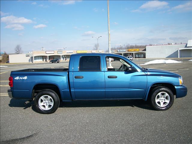 2006 Dodge Dakota 323i 4dr Sdn Sedan