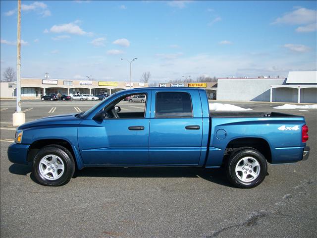 2006 Dodge Dakota 323i 4dr Sdn Sedan