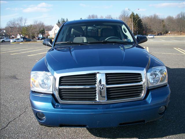 2006 Dodge Dakota 323i 4dr Sdn Sedan