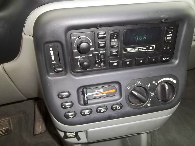 1999 Dodge Grand Caravan SE