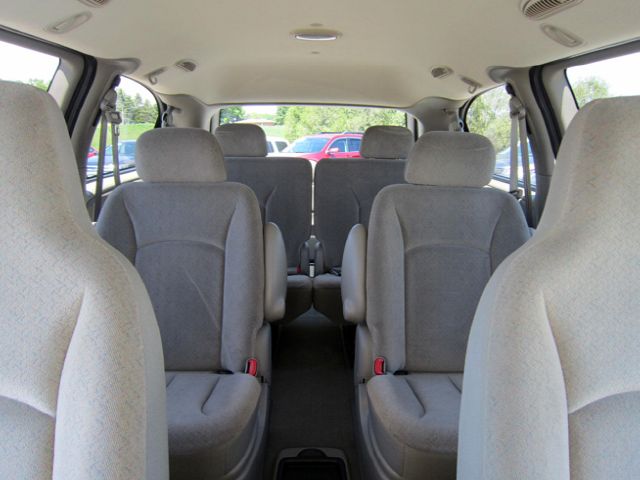 2002 Dodge Grand Caravan Touring Signature Sedan 4D