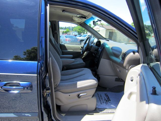 2002 Dodge Grand Caravan Touring Signature Sedan 4D