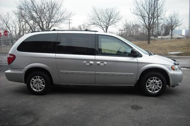 2005 Dodge Grand Caravan SE