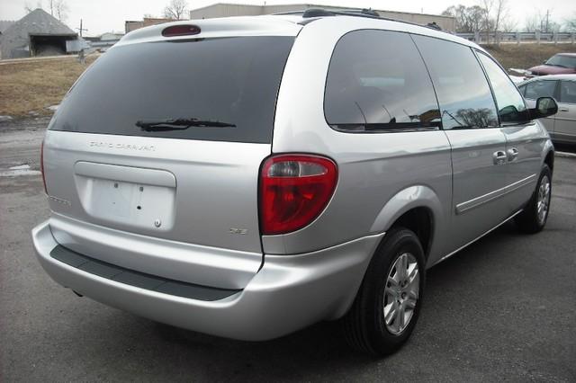 2005 Dodge Grand Caravan SE