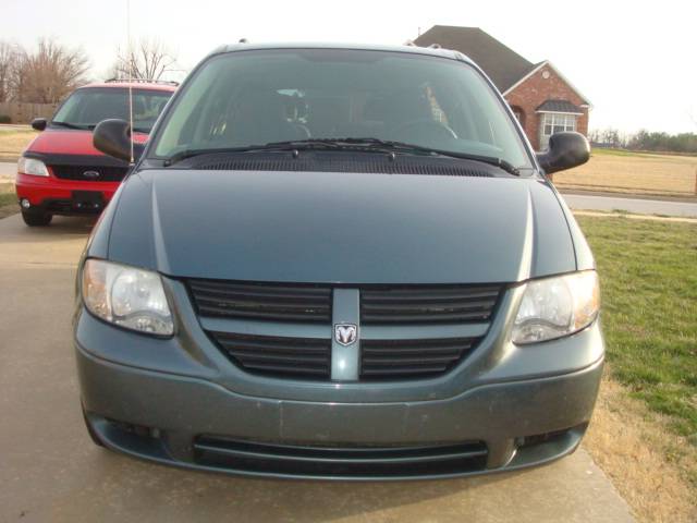 2005 Dodge Grand Caravan SE