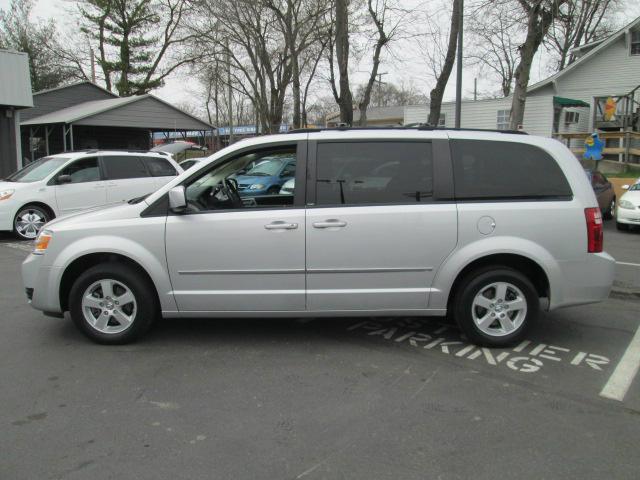 2010 Dodge Grand Caravan Touring AT 2WD W/ NAVI