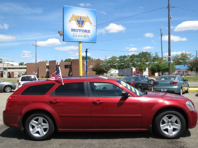 2005 Dodge Magnum S