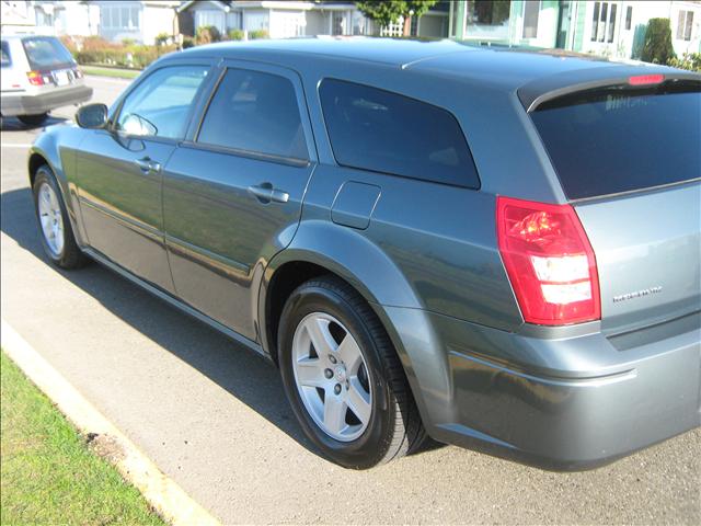 2005 Dodge Magnum S