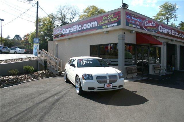 2005 Dodge Magnum SE